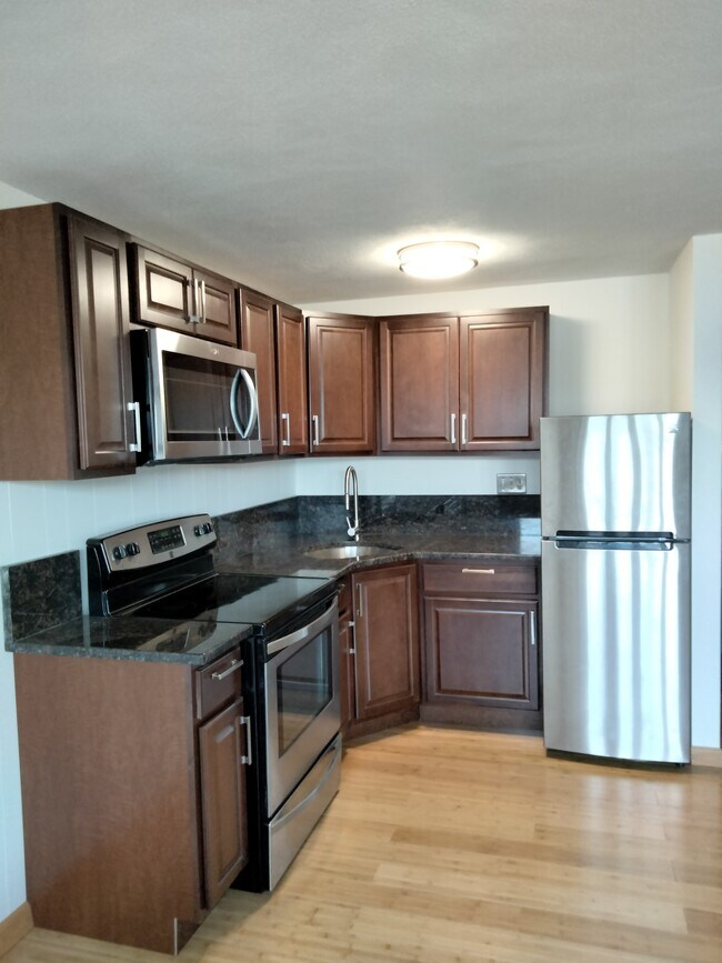 Building Photo - 340 Main St