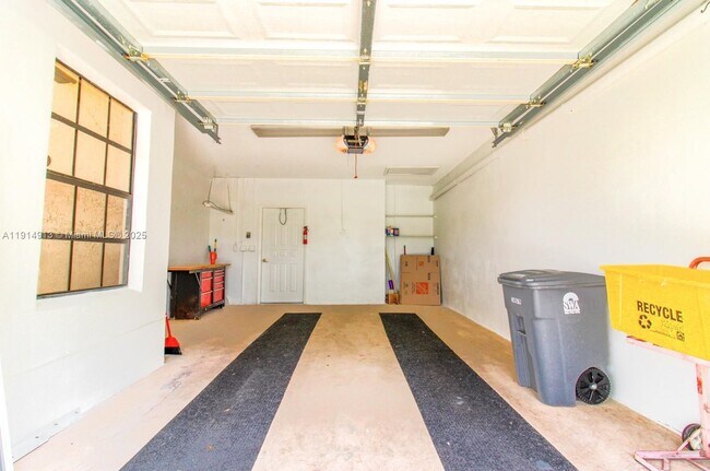 Building Photo - 5289 Fairway Woods Dr