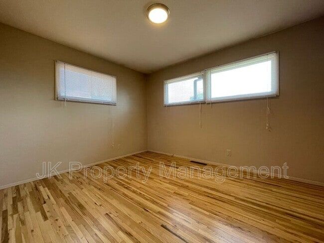 Building Photo - 717 52nd St S