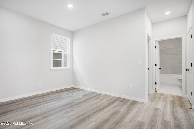 Building Photo - 95999 Surrey Pl