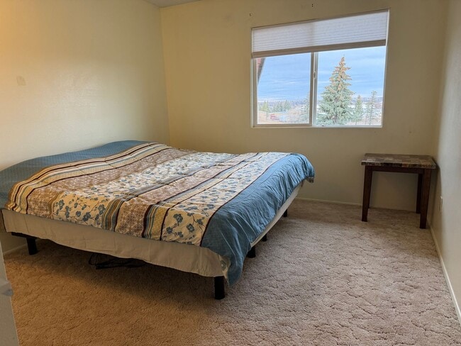 Building Photo - Fully Furnished Condo - 2 bedroom, 1 bath