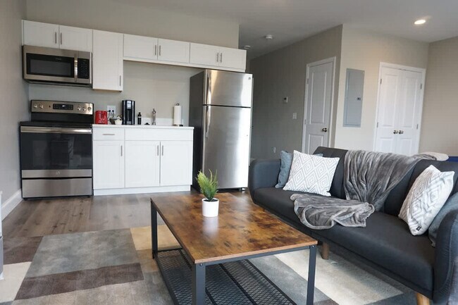 Building Photo - 140 Pearl St