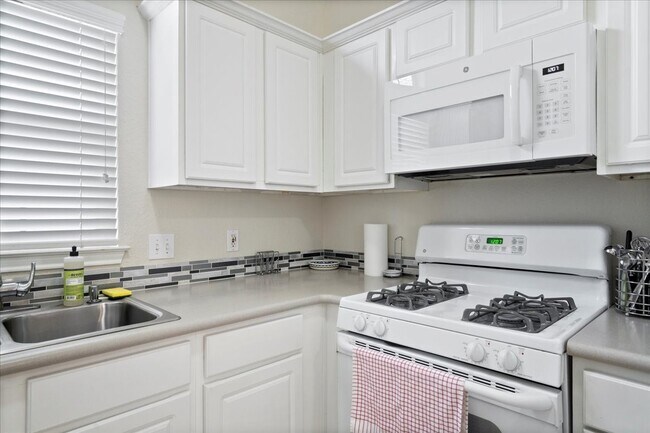 Building Photo - 2338 Bermuda Shores Dr