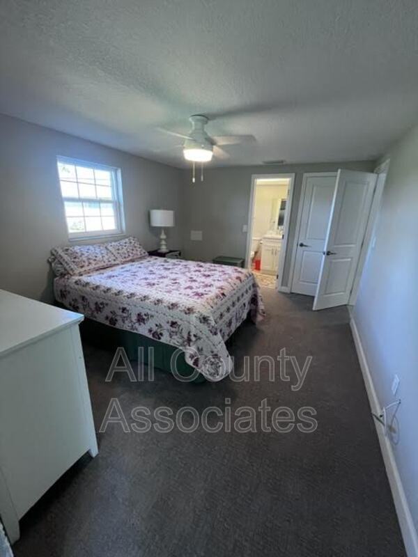 Building Photo - 4122 Hampton Dr