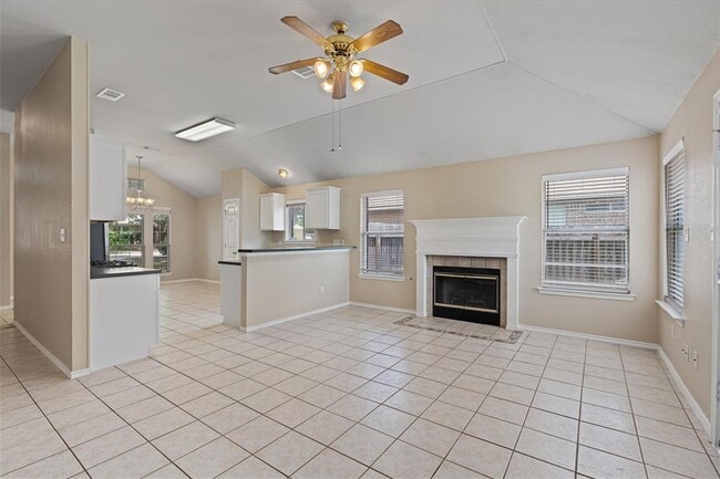 Building Photo - 1404 River Oak Dr