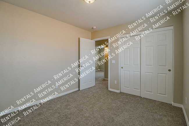 Building Photo - $500 off the 1st full month's rent with a ...