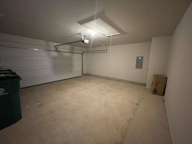 Building Photo - 3 bed Yukon