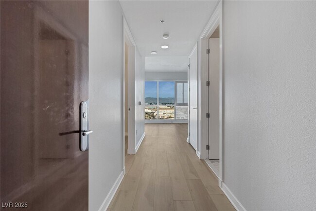 Building Photo - 4525 Dean Martin Dr