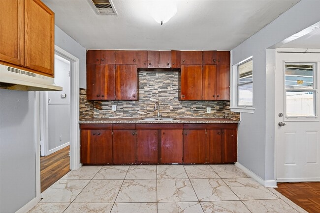 Building Photo - 3918 Tavenor Ln