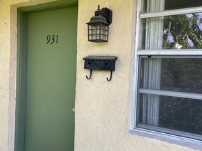 Building Photo - 931 SW 71st Ave