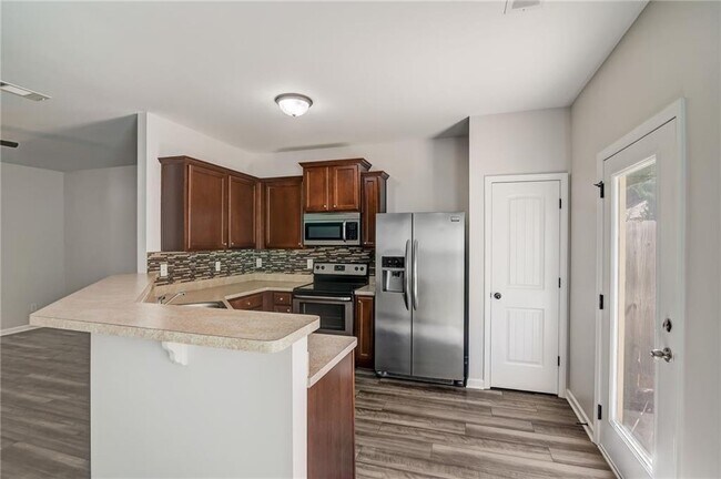 Building Photo - 544 Oakside Pl