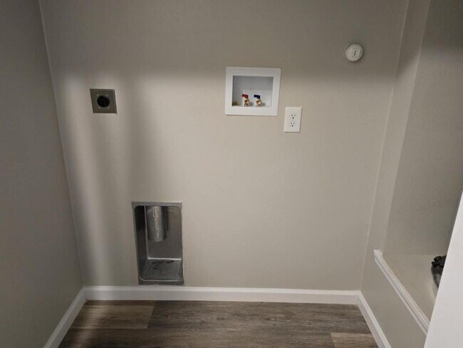 Building Photo - 4111 W 57th St