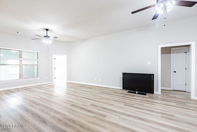 Building Photo - 202 Sparkling Meadows Ln