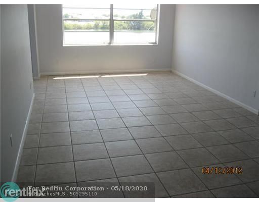 Building Photo - 2 br, 2 bath Condo - 1060 Crystal Lake Dri...