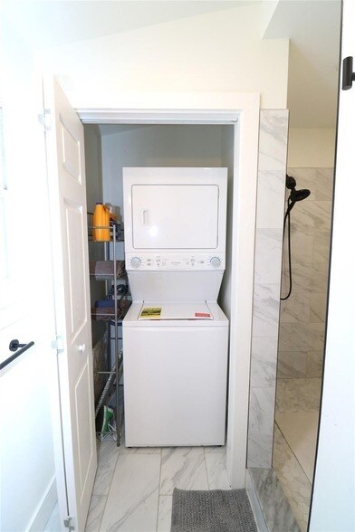 Building Photo - 5506 Avenue Q