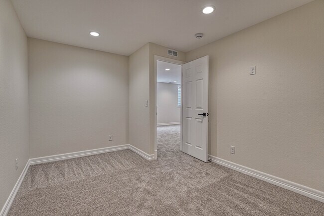 Building Photo - 11700 Coeur D Alene Dr