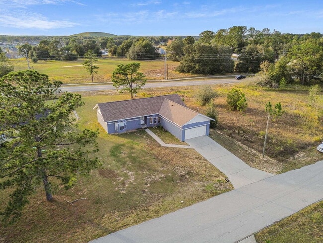 Building Photo - 3BR, 2BA available now in Silver Springs Shores