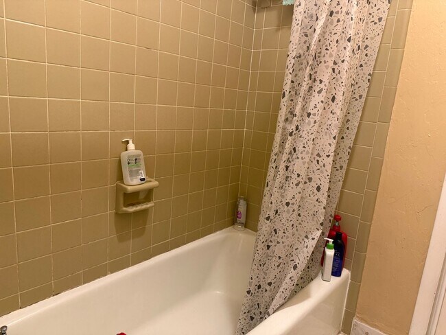 Building Photo - Beautiful 3 Bedroom 2 Bathroom House!!!