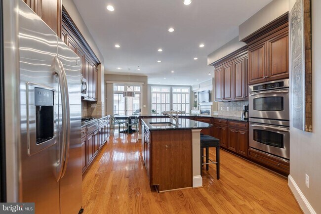 Building Photo - 712 Bracey Ln