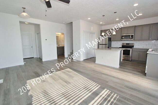 Building Photo - Modern townhouse in a Cozy Community. 50% ...