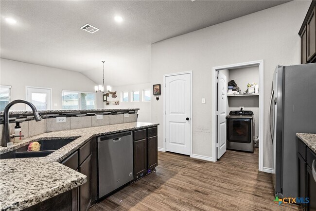 Building Photo - 907 Mclaury Cove