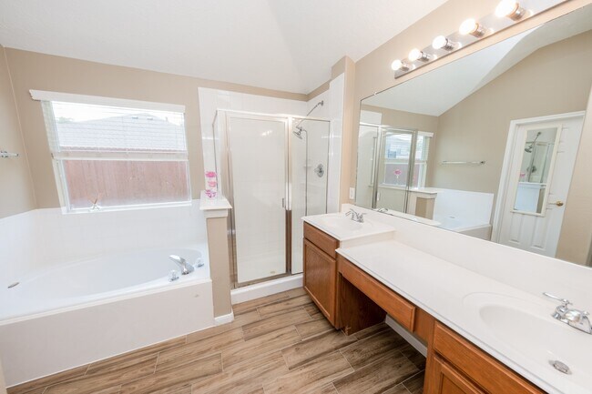 Building Photo - 19247 Dillsbury Ct