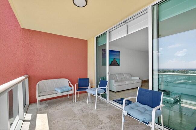 Building Photo - 2640 Lake Shore Dr