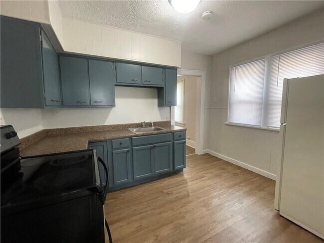 Building Photo - 36 Nye Park