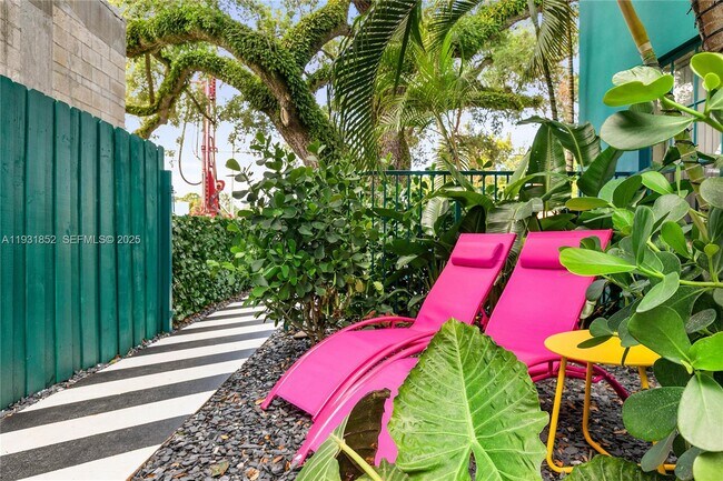 Building Photo - 1007 SE 2nd Ct