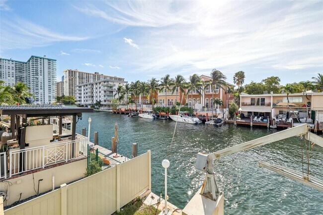 Building Photo - 3862 NE 171 St