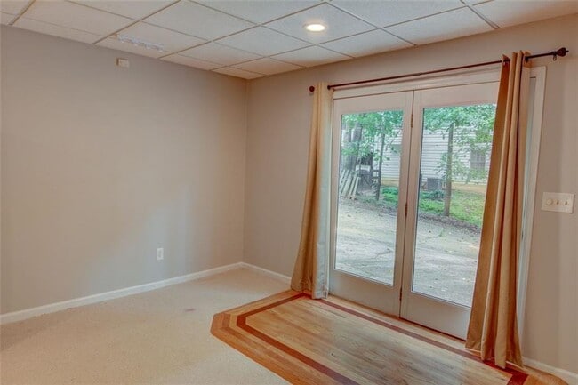 Building Photo - 639 Lakeshore Dr NW