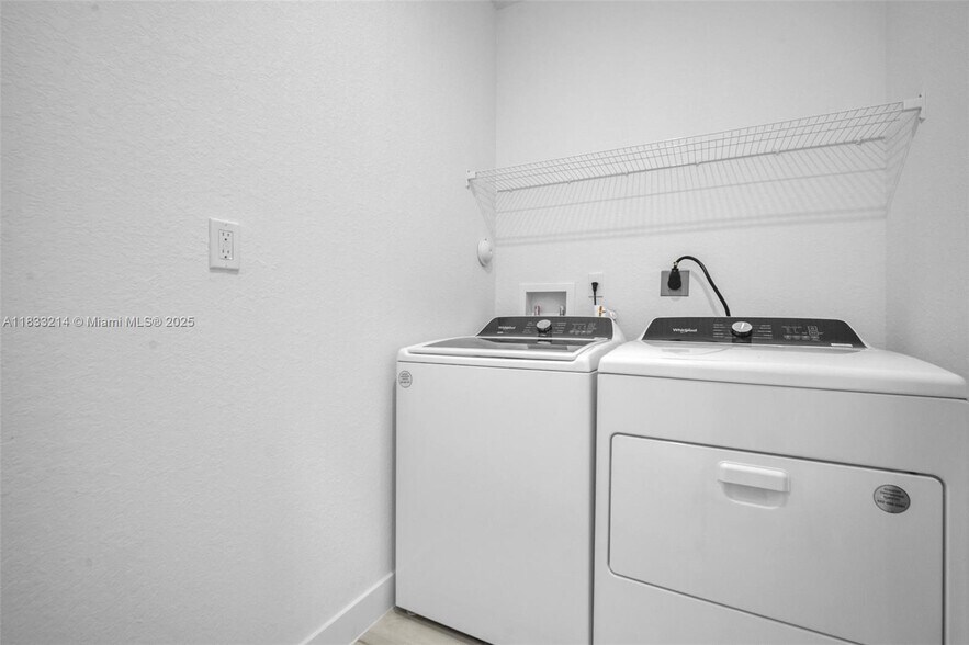 Building Photo - 142 SW 171st Way