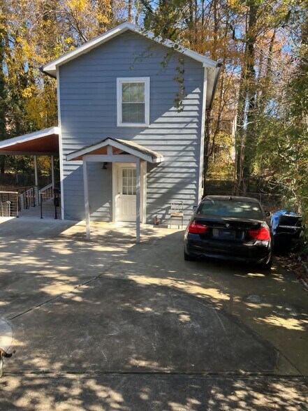 Building Photo - 6012 Meadowbrook Dr