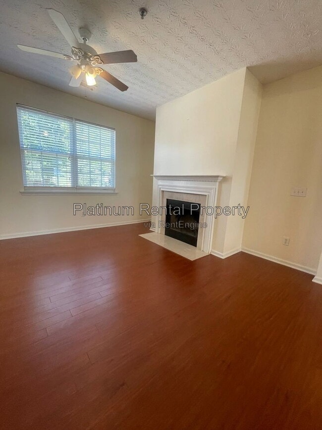 Building Photo - 244 Village Square Dr