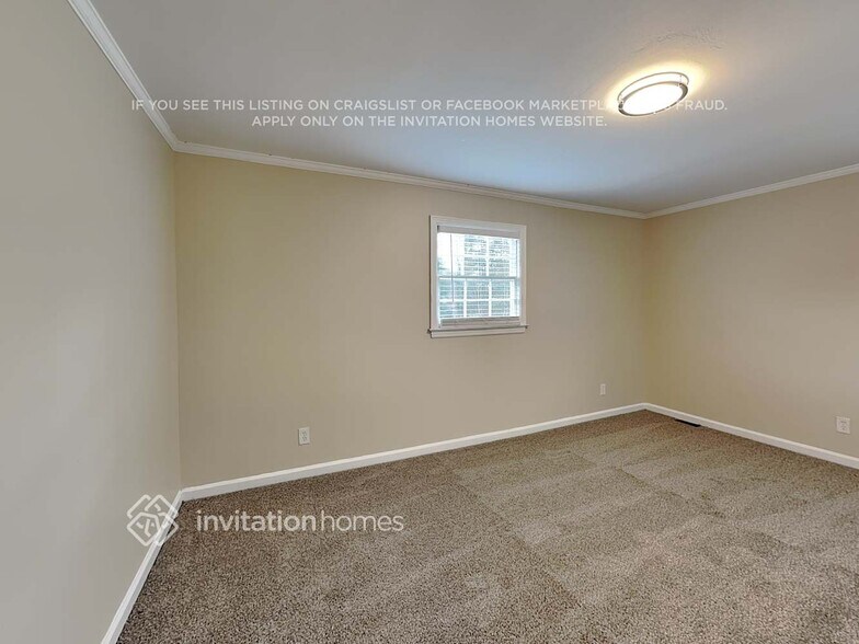 Building Photo - 8837 Elma St