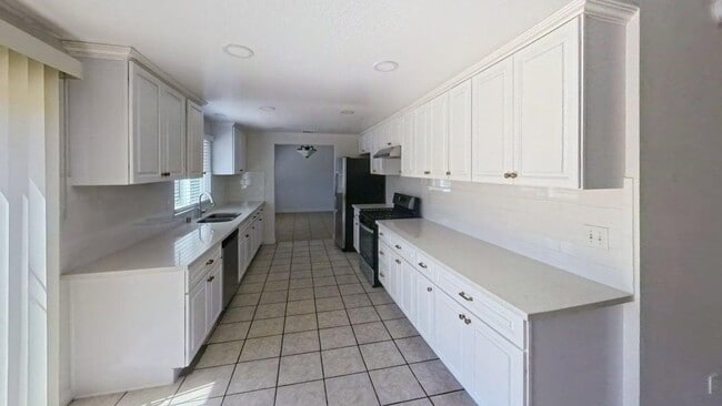Building Photo - 13677 Golden Eagle Ct