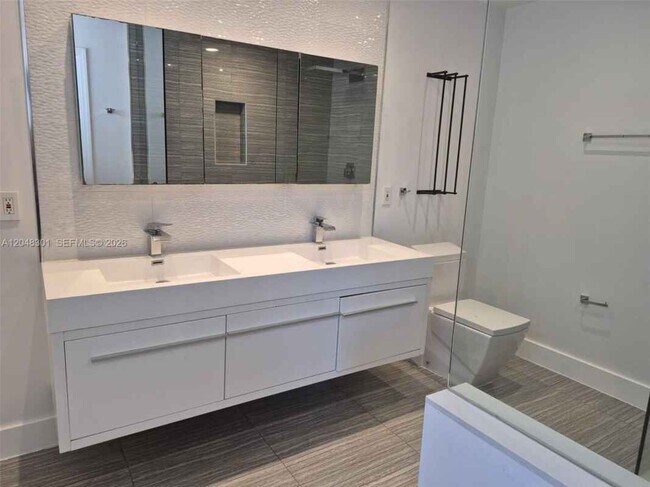 Building Photo - 5820 SW 58th Ct