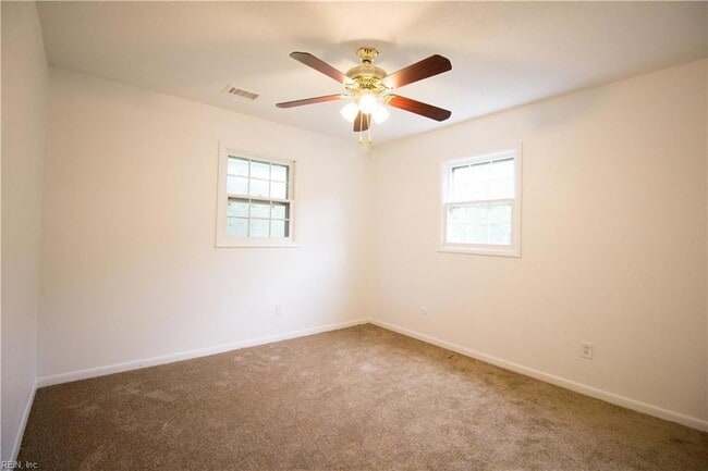 Building Photo - 1343 W 39th St