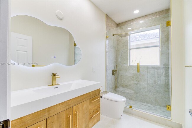 Building Photo - 5363 SW 38th Ave