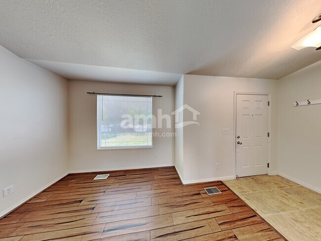 Building Photo - 261 Walton Dr