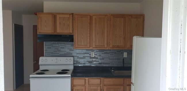 Building Photo - 42 Hillside Ave