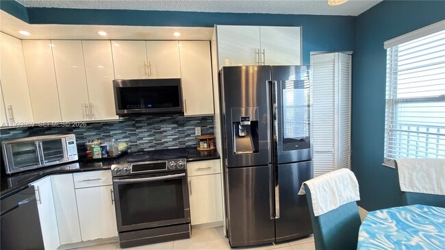 Building Photo - 12500 SW 5th Ct