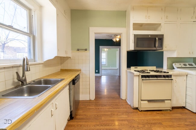 Building Photo - 2139 Ave F