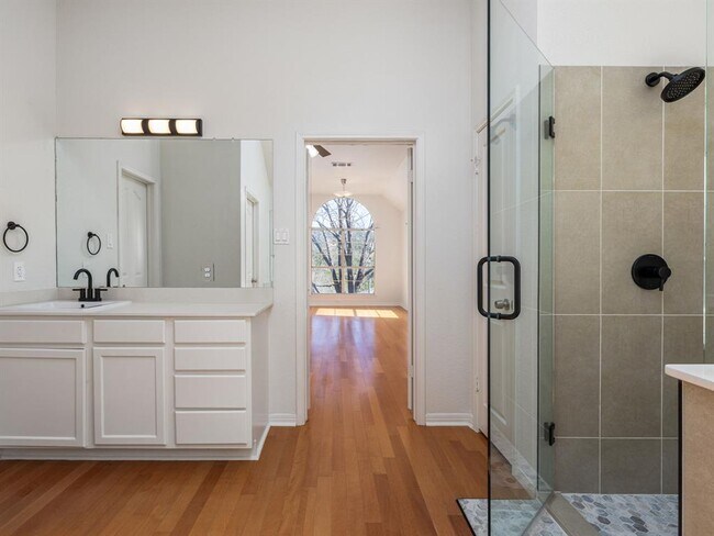 Building Photo - 7730 Lakewood Dr