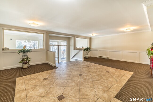 Building Photo - 185 Melba St