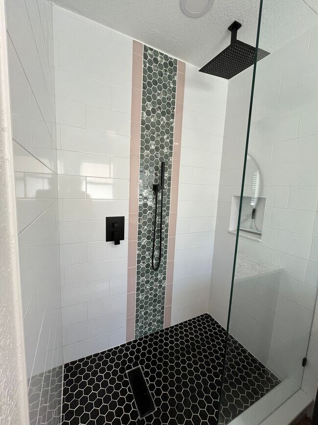 Building Photo - Stunning Seminole Home with Private Pool | 3 Bed / 2 Bath