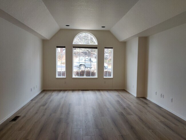 Building Photo - Spacious and charming, this two-story 4 be...