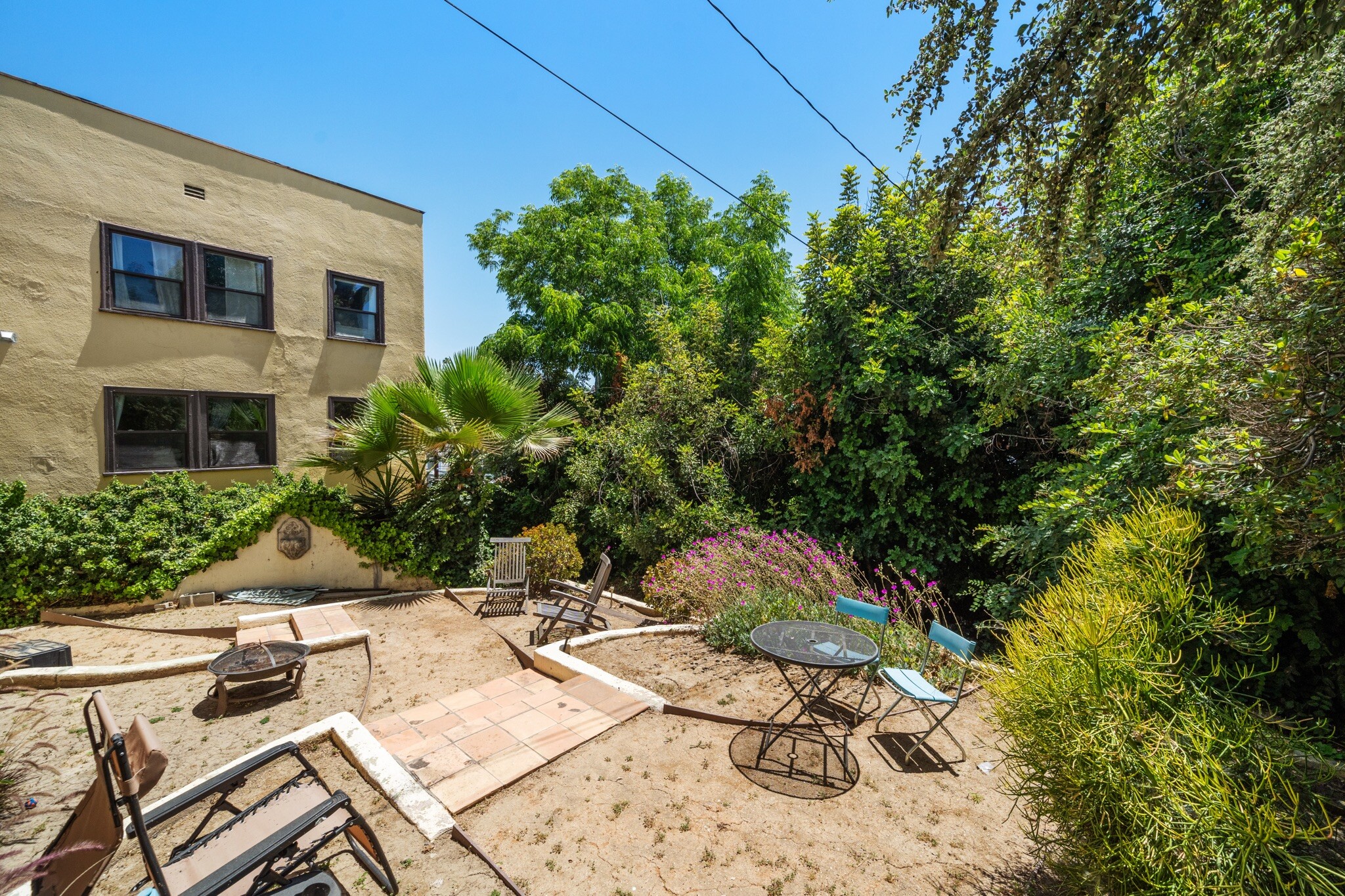 Building Photo - 3266 Descanso Dr