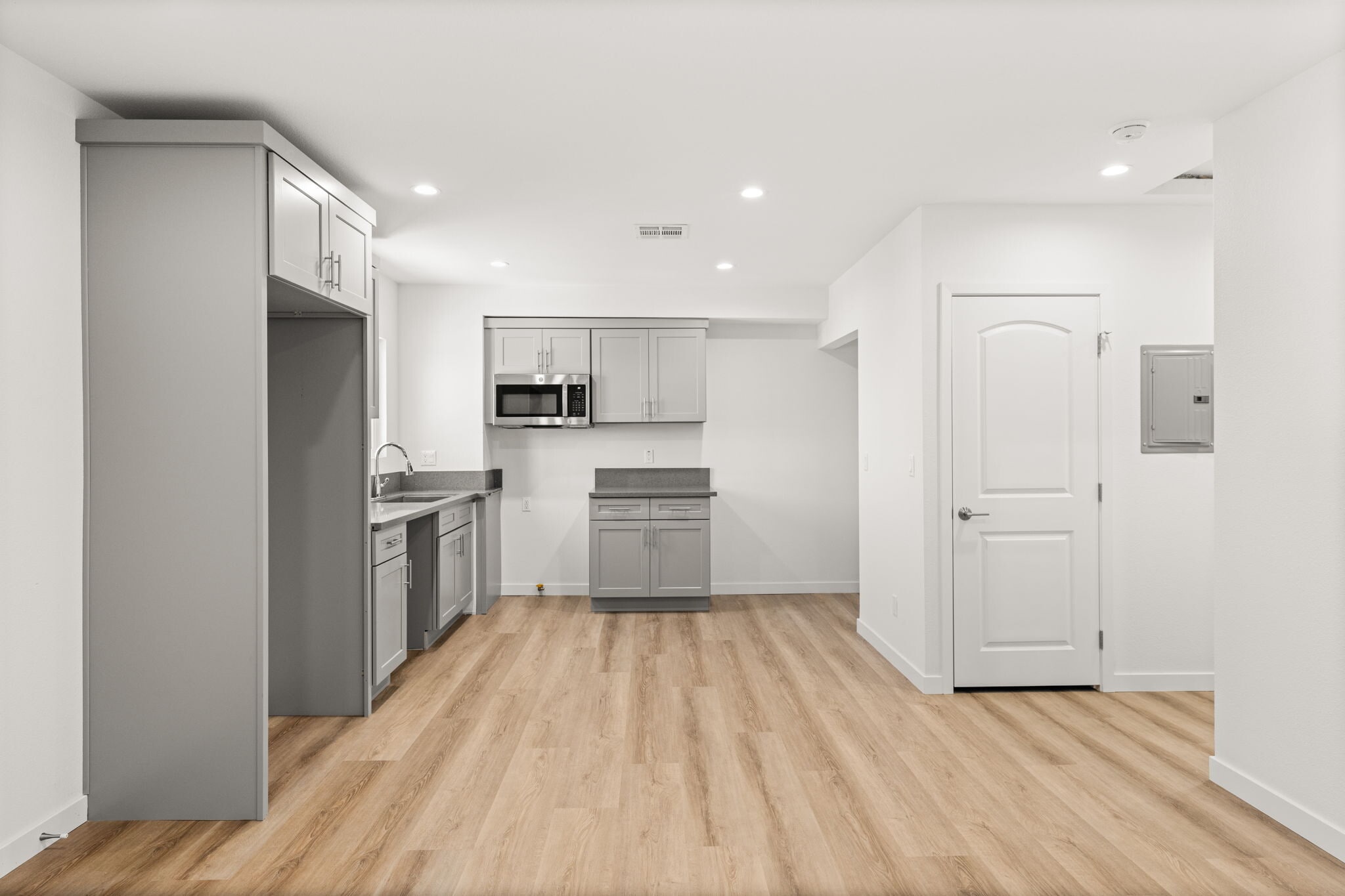 Building Photo - 4700 S Gramercy Pl