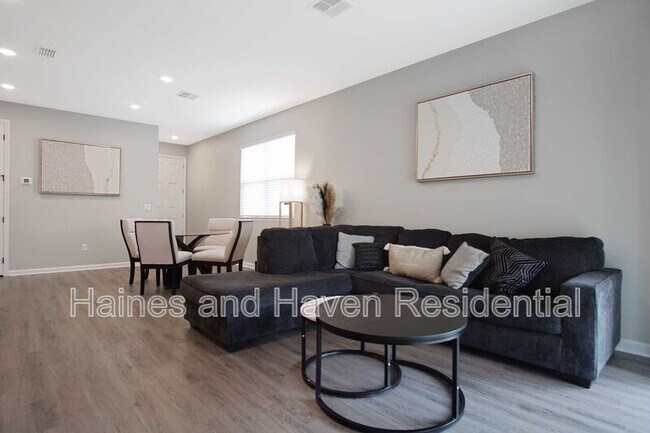 Building Photo - 832 Blue Creek Dr